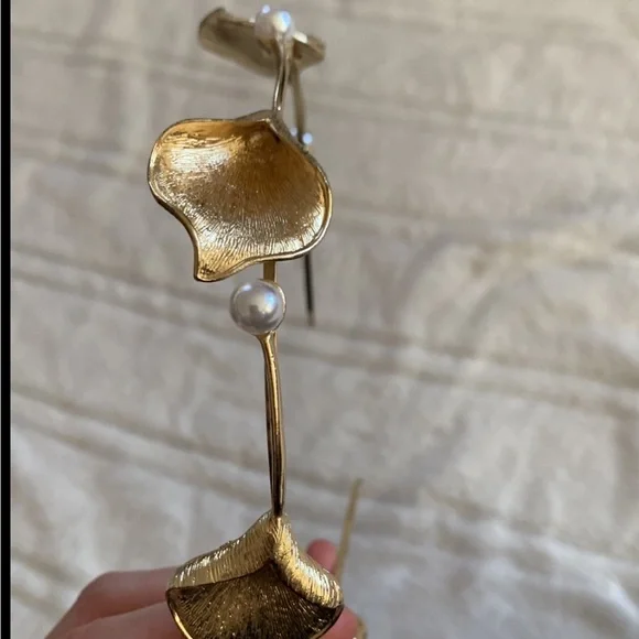 Elegant Gold Floral Headband - Picture 6 of 6